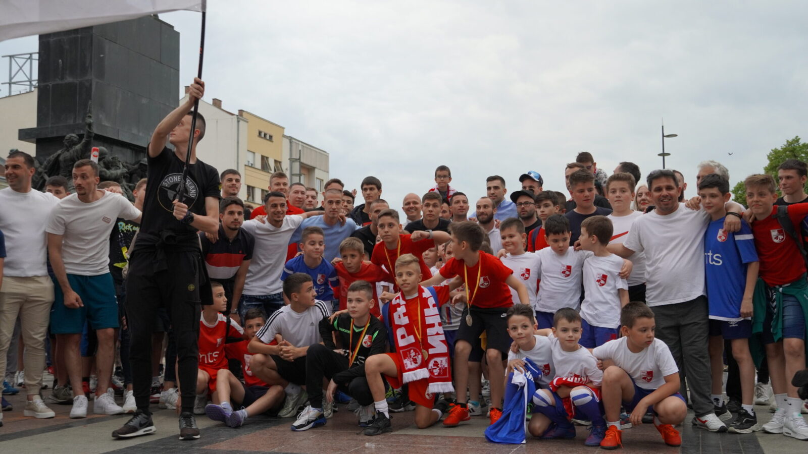 Играчи ФК Раднички Ниш, пласман у УЕФА прославили са својим